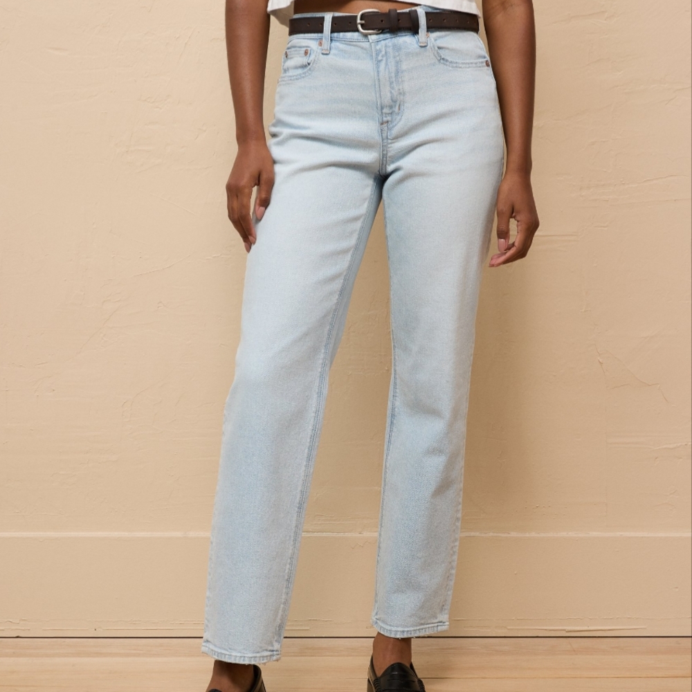American Eagle Outfitters Stretch Super High Waisted Straight Leg Jeans- Size 4